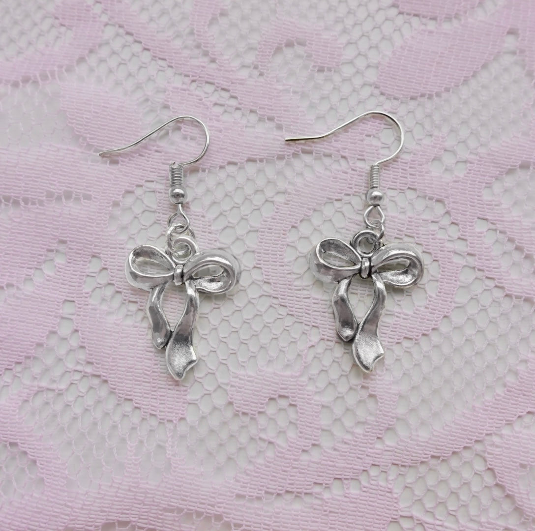 Bow earrings